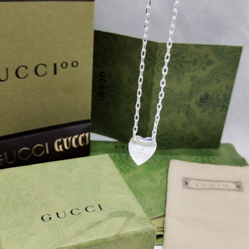 G*u*i necklaces